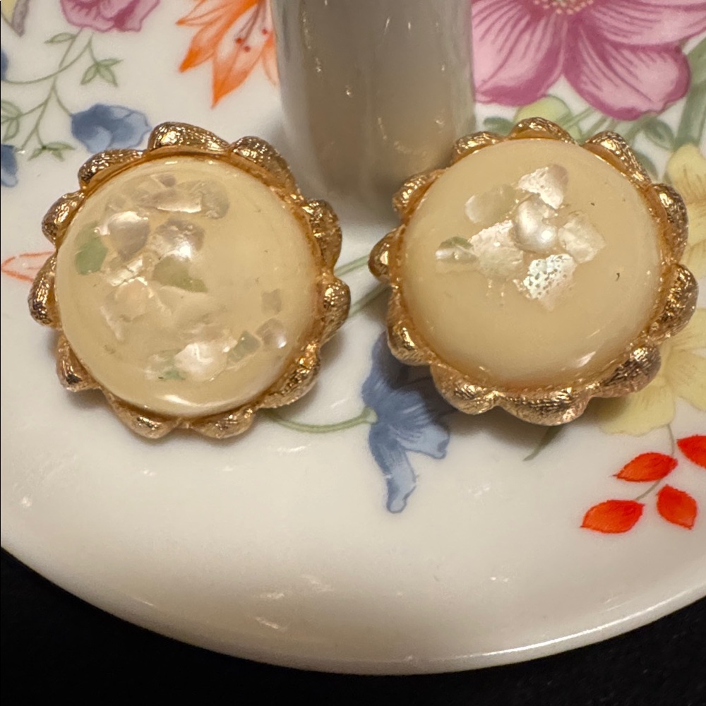 Vintage Hobe Floral Engraving Cabochon Gold Tone  Earrings
